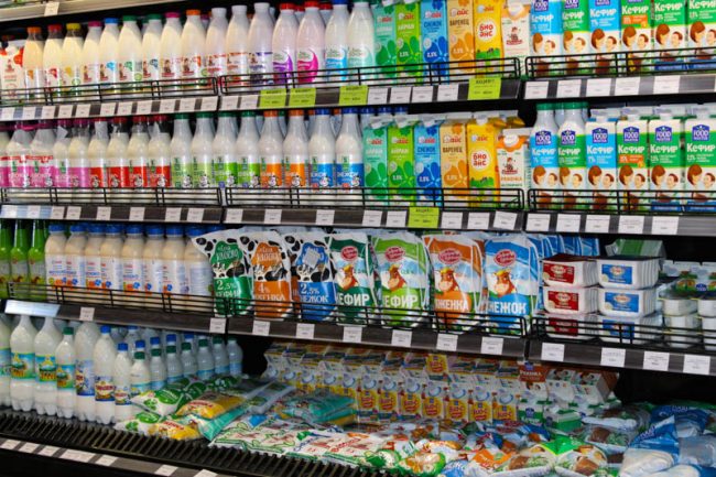 Молочная секция в казахстанском супермаркете