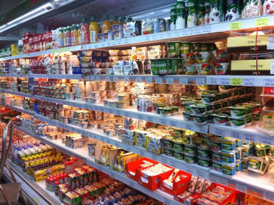 Полка с молочной продукией Полка с молочной продукией